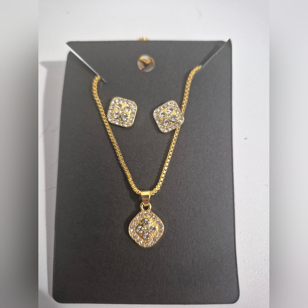 Elegant Jewelry Set Tennis Necklace &  Earings Gold & Diamond Look